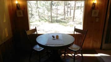 Standard Room | In-room dining