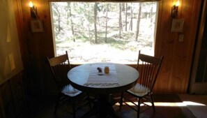 Standard Room | In-room dining - Ponderosa Cabin (Prescott)