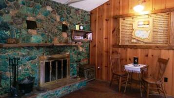 Standard Room | Living area | TV, DVD player