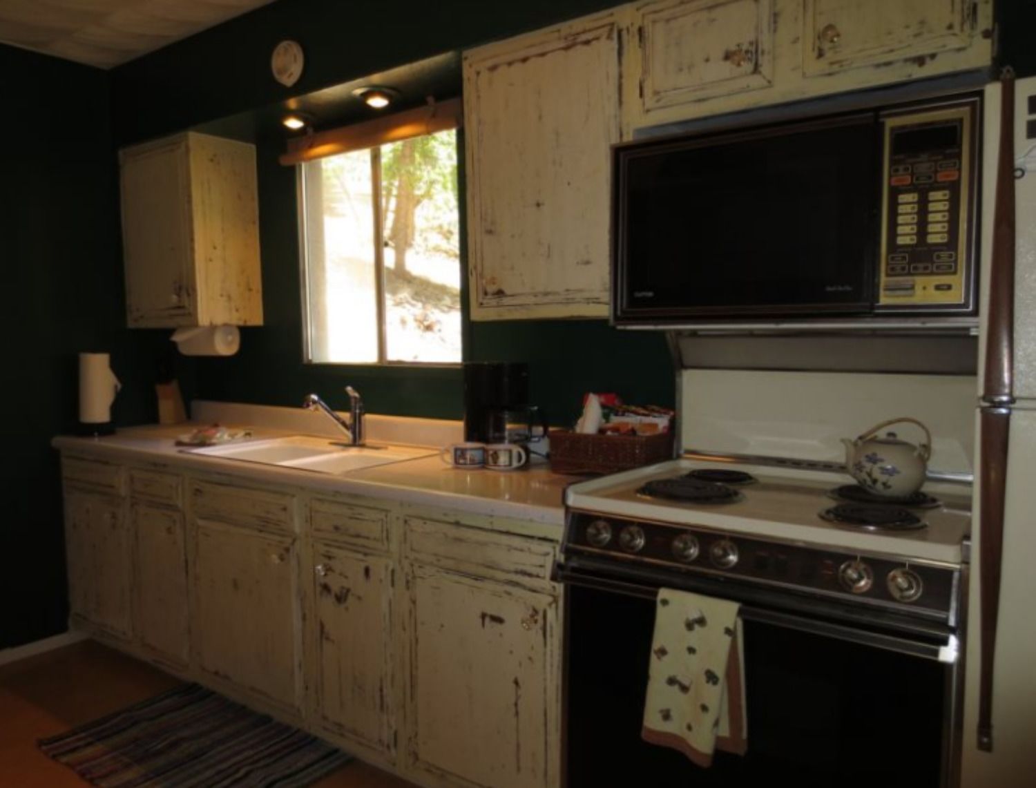 Standard Room | Private kitchen | Fridge, microwave, oven, dishwasher