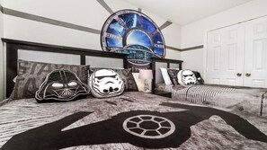 Quarto standard | Ferros/tábuas de passar roupa, berços