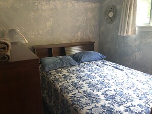 Standard Room - Rangeley Chalet (Rangeley)