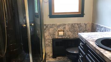 Chambre Standard | Salle de bain | Baignoire et douche séparées