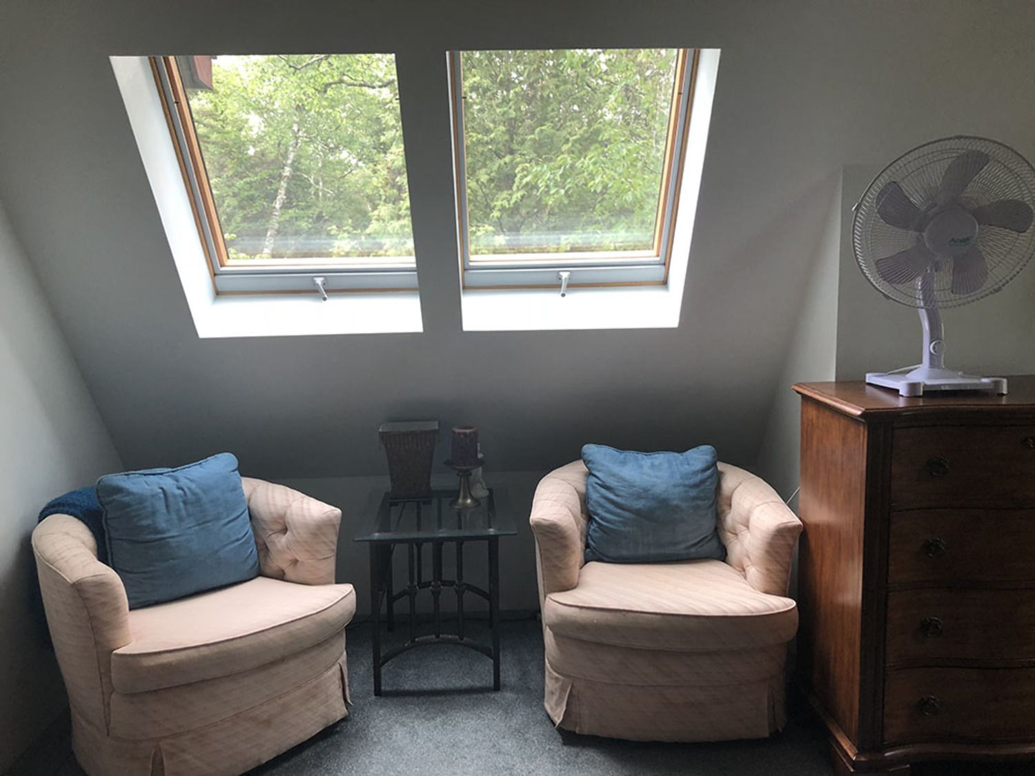 Standard Room | Living room | TV