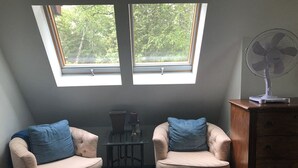 Standard Room | Living room - Rangeley Chalet (Rangeley)