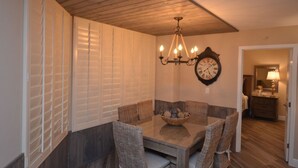 Standard Room | In-room dining