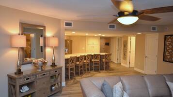 Standard Room | Living area | TV