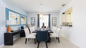 Standard Room | In-room dining