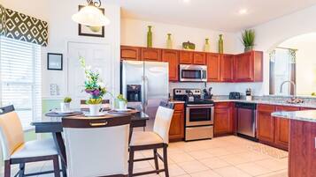 Standard Room | Private kitchen | Coffee/tea maker, fridge, microwave