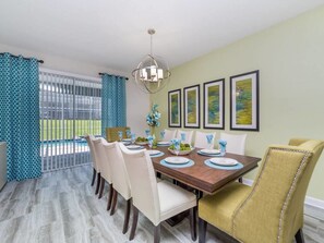 Standard Room | In-room dining