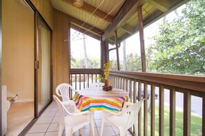 Standard Room | Balcony - Turtle Bay Condo "Hale Kai" (Kahuku)