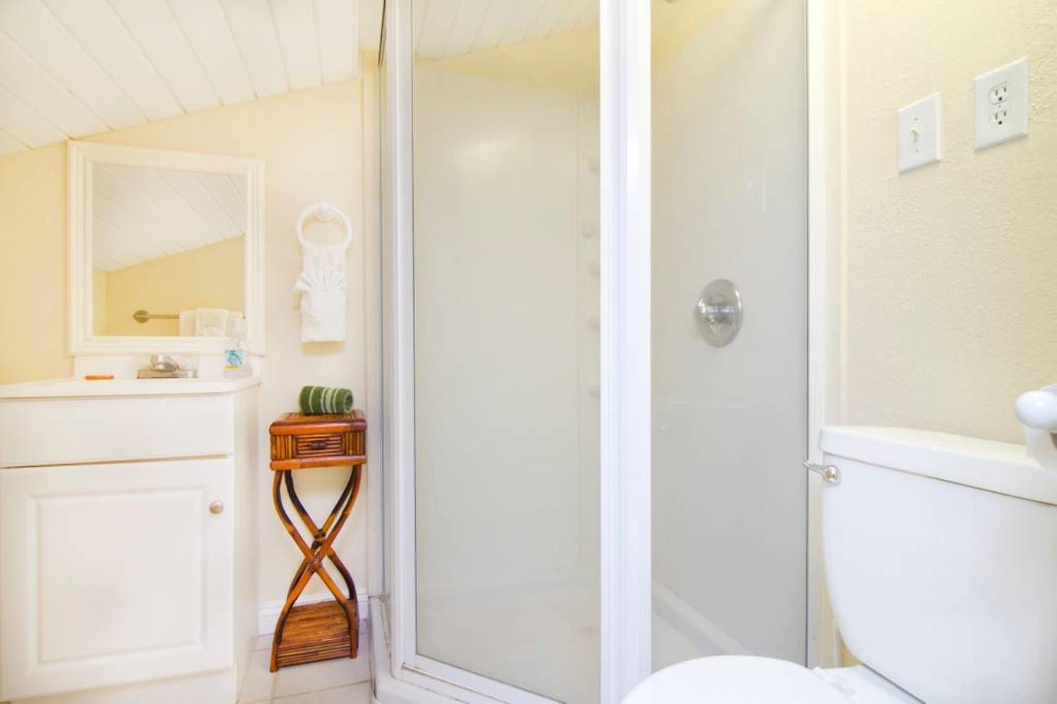 Quarto standard | Banheiro | Banheira e chuveiro separados, secador de cabelo