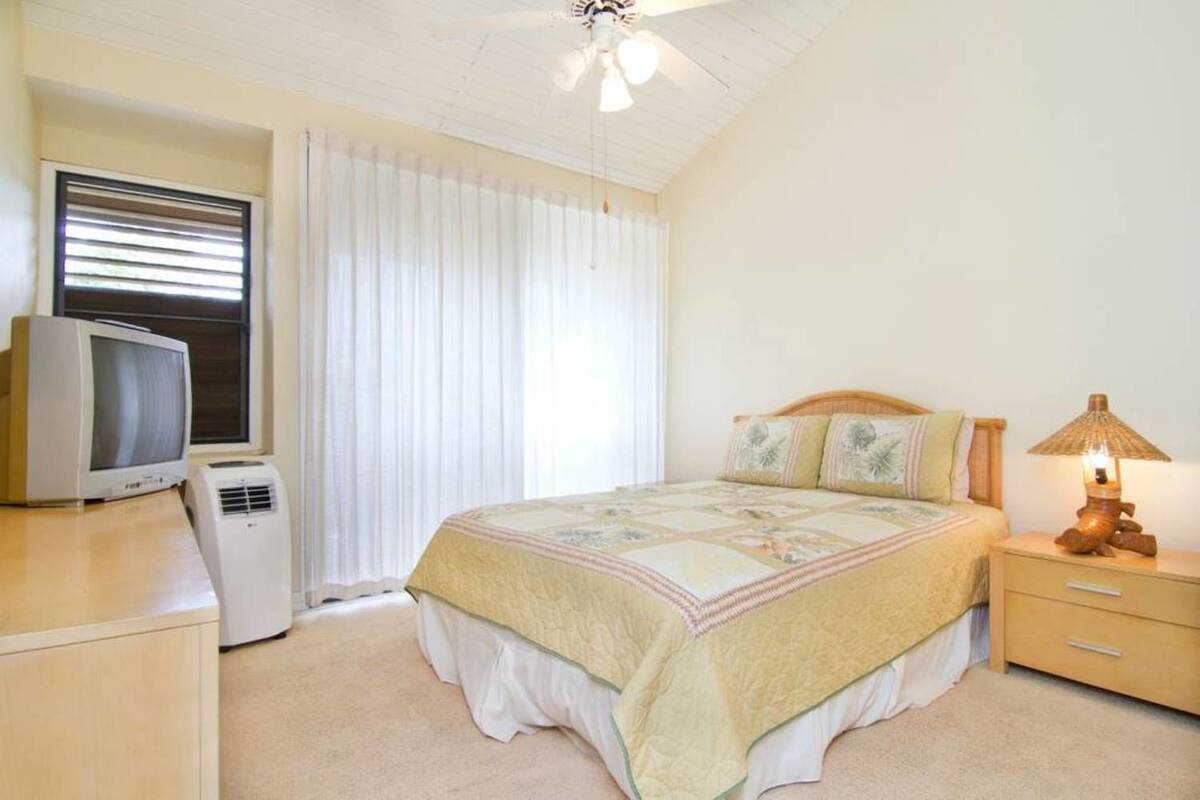 Standard Room | Iron/ironing board
