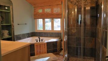 Standard Room | Bathroom | Separate tub and shower, hair dryer