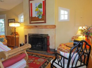 Habitación estándar | Sala de estar | Una televisión