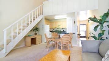 Standaard kamer | Woonkamer | Televisie en een dvd-speler