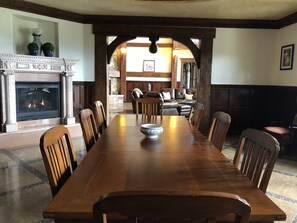 Standard Room | In-room dining