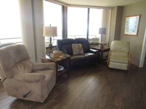 Standard Room | Living room | TV