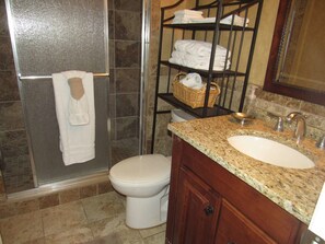 Standard Room | Bathroom | Separate bathtub and shower - 1004 Seychelles - 3 Bedroom 3 Bath Oceanfront - Gorgeous Ocean Views (Daytona Beach Shores)