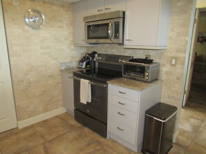 Standard Room | Private kitchen | Fridge, microwave, coffee/tea maker