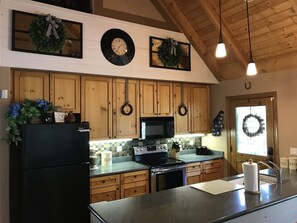 Standard Room | Private kitchen | Fridge, microwave, oven, dishwasher