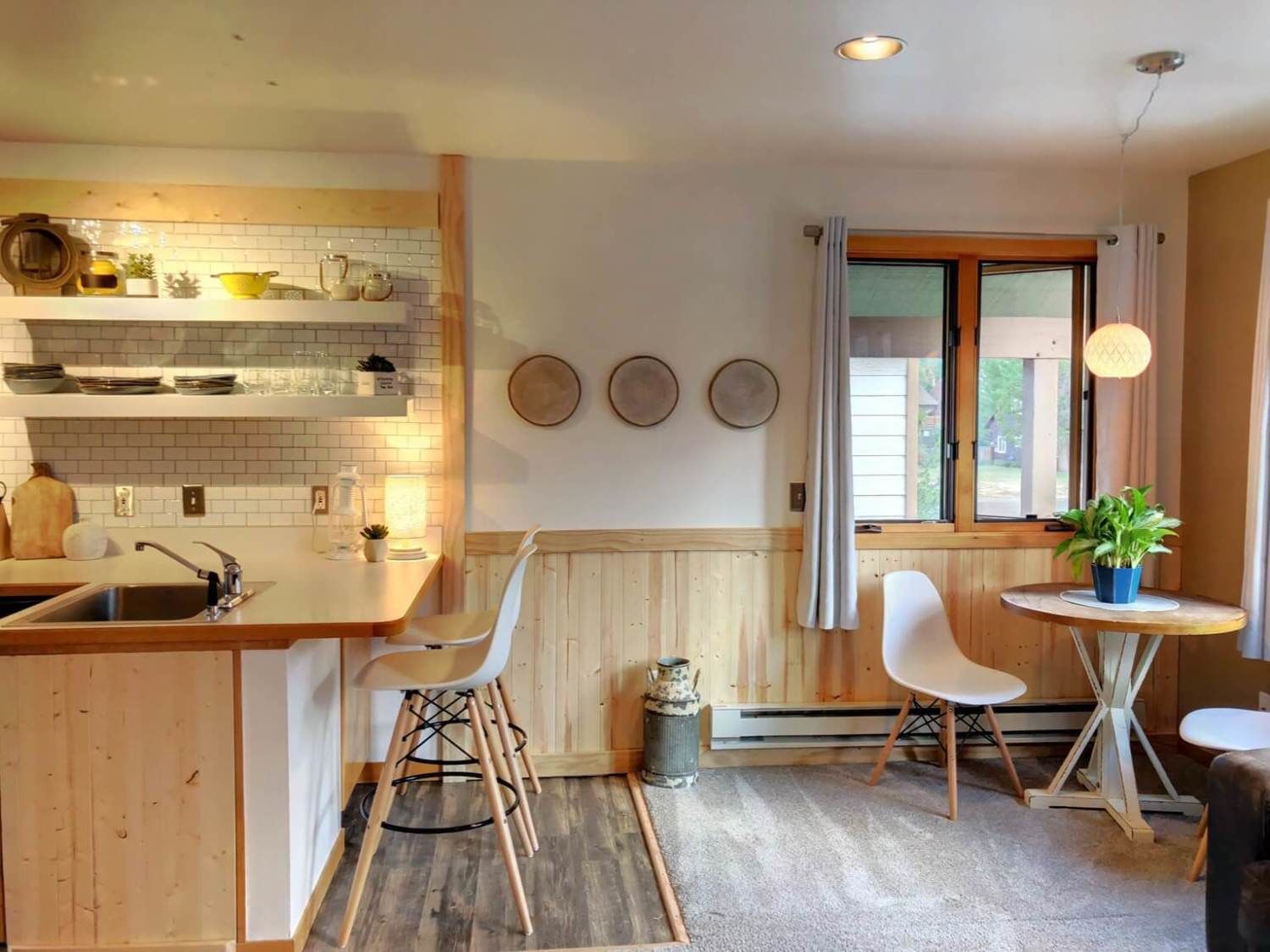 Standard Room | In-room dining