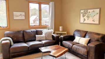 Standard Room | Living room | TV