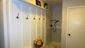 Standard Room | Bathroom shower - Cool Pines Cabin (Prescott)