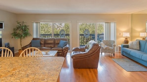 Standard Room | Living area