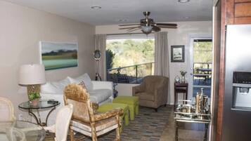 Standard Room | Living room | TV, DVD player