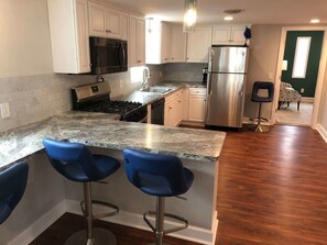 Standard Room | Private kitchen | Fridge, microwave, oven, dishwasher - Ehmann House (Olcott)