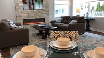 Standard Room | Living area | TV, DVD player