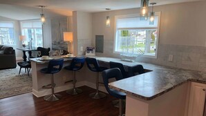 Standard Room | In-room dining