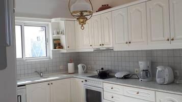 Réfrigérateur, four, plaque de cuisson, lave-vaisselle