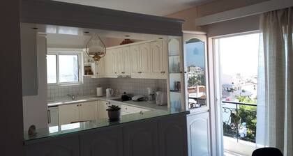 Vue sur la mer, grand et confortable appartement Ă Voula