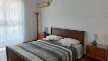 2 chambres, bureau, espace de travail pour ordinateur portable