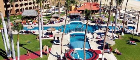 حمّام سباحة مُدفَّأ