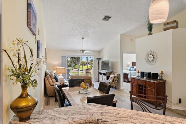 Televisión y reproductor de DVD 