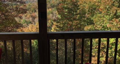 Private Cabin Getaway- Long Range Mountain View’s!