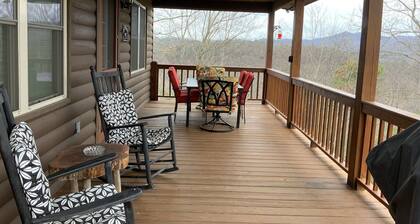 Private Cabin Getaway- Long Range Mountain View’s!