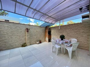 屋外ダイニングエリア