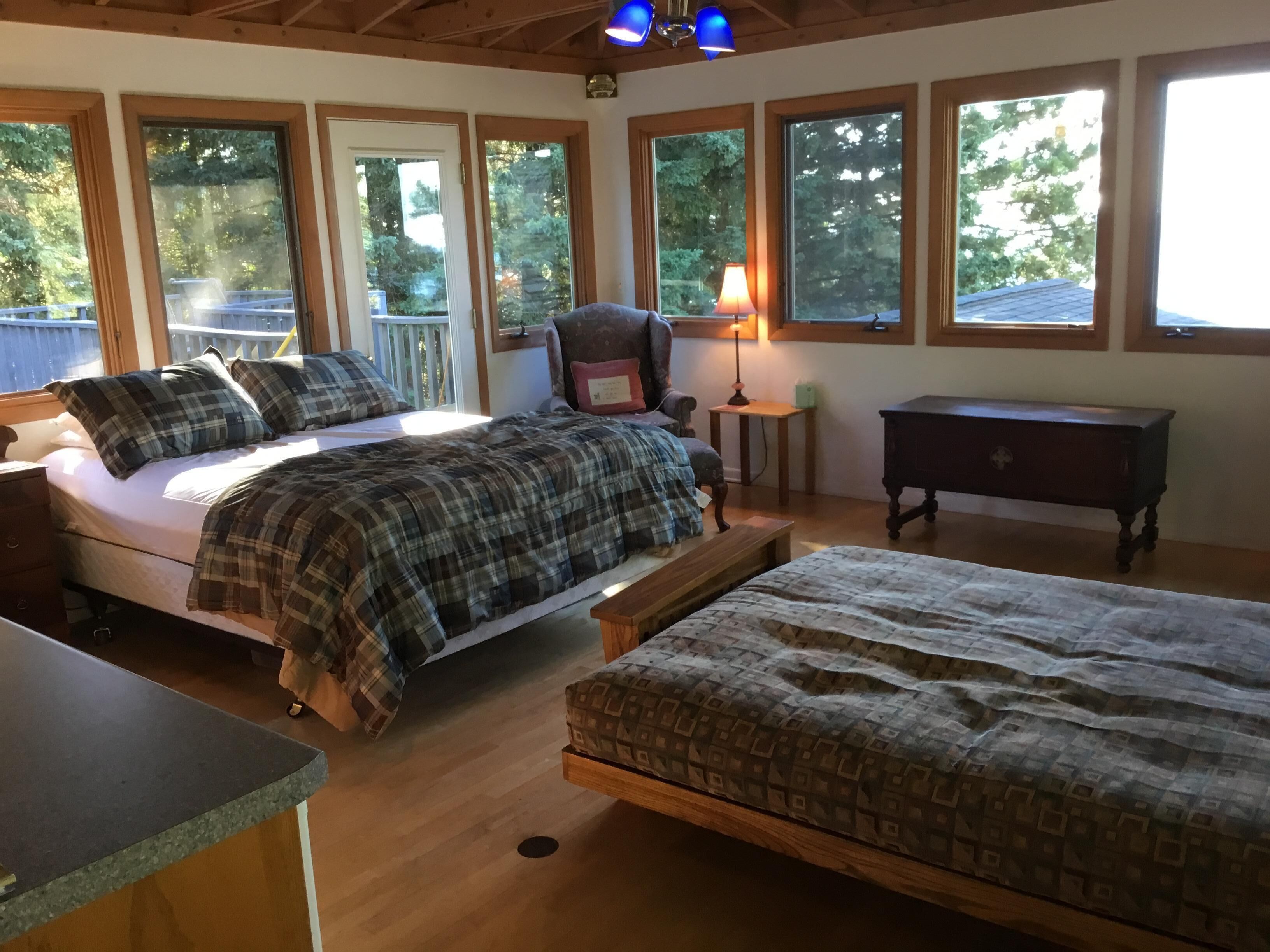 5 bedrooms, travel crib, free WiFi, bed sheets