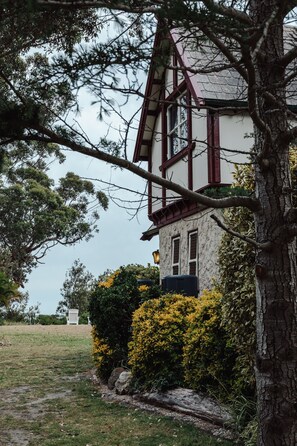 Property grounds -  Cottage by the lake (Raymond Island)