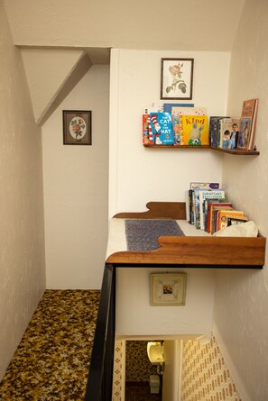 Interior -  Cottage by the lake (Raymond Island)