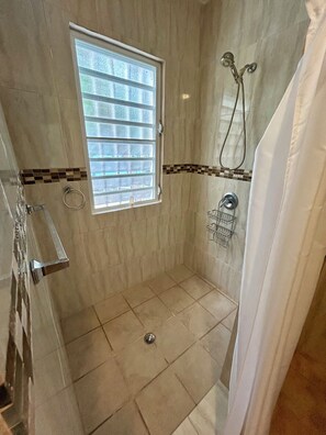 Shower, hair dryer, towels, toilet paper - Amazing Caribbean views! (BO Lujan,)