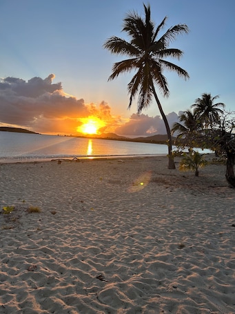 Beach nearby, sun loungers, beach towels. Amazing Caribbean views!
