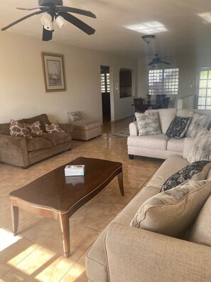 Smart TV - Amazing Caribbean views! (BO Lujan,)