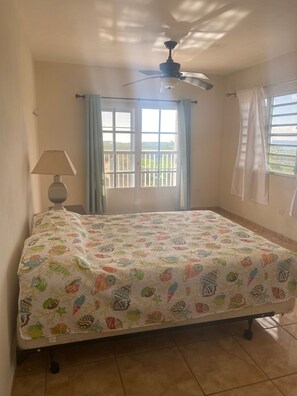 3 bedrooms, free WiFi, bed sheets - Amazing Caribbean views! (BO Lujan,)