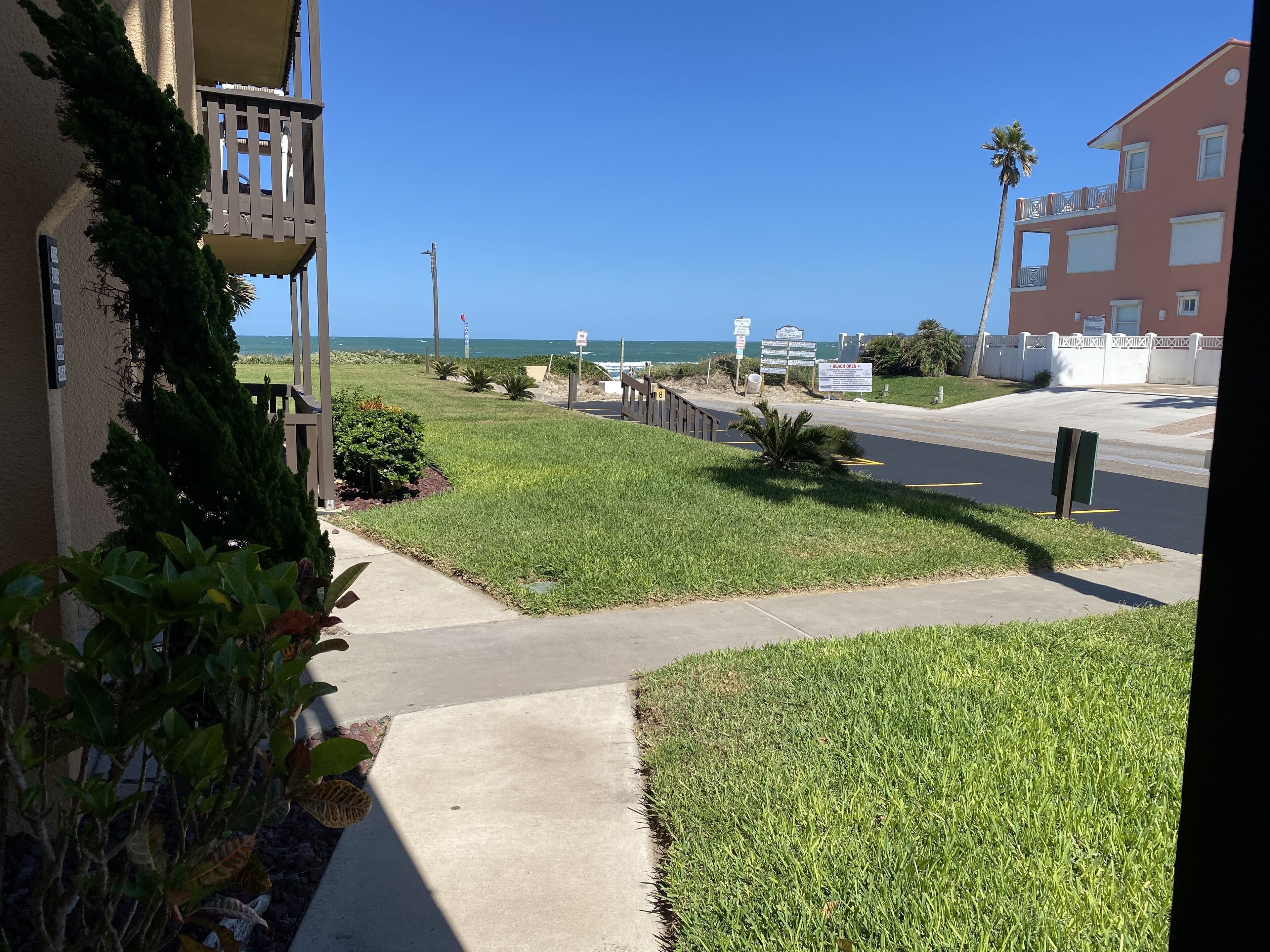 "1st FLOOR- AUG. 2024 Special" Beachfront VIEW-Fully Remodeled in 2022