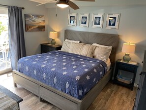 1 bedroom, desk, iron/ironing board, free WiFi - "1st FLOOR- JUNE 2026 Special" Beachfront VIEW-Fully Remodeled in 2022 (South Padre Island)